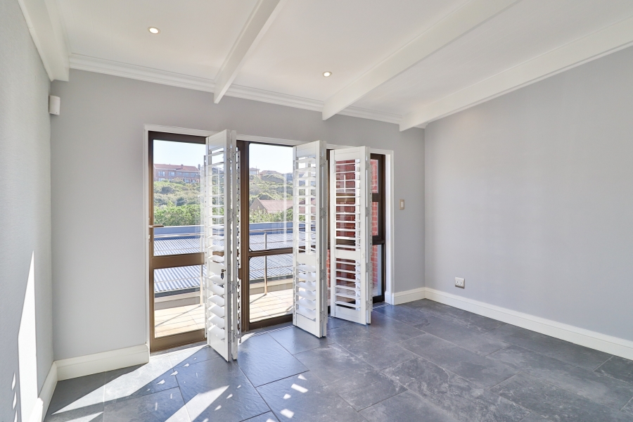 8 Bedroom Property for Sale in Reebok Western Cape